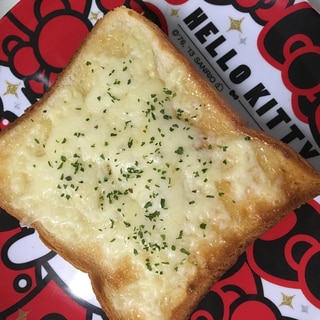 食パンで☆パセリで彩り☆とろけるミックスチーズパン